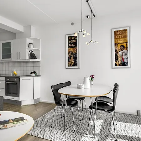 Apartment Bad, Lejl, 57 *